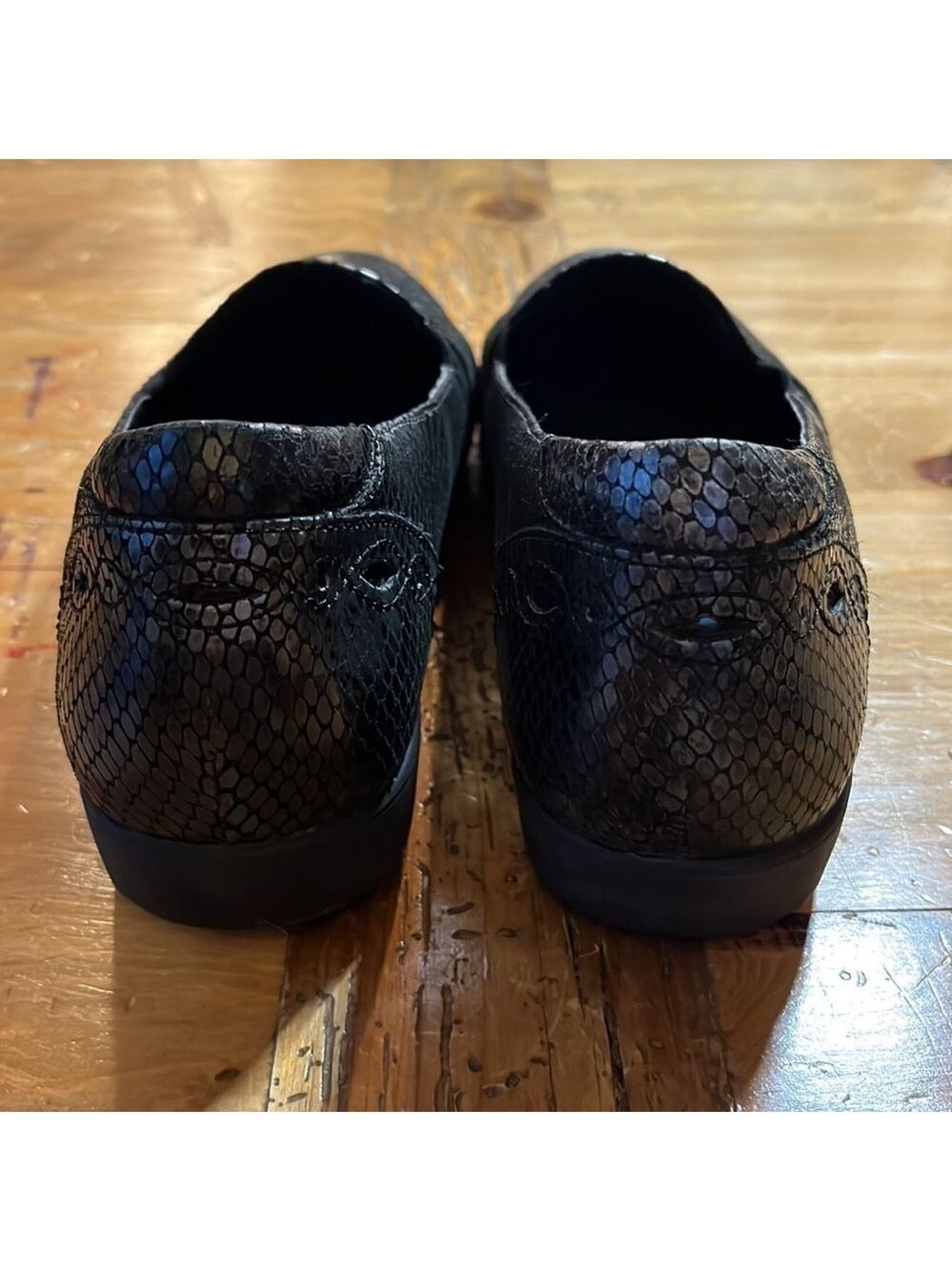 aravon Adalyn Slip On Grey Black Snake Skin Flat Loafer 9 - Picture 4 of 13